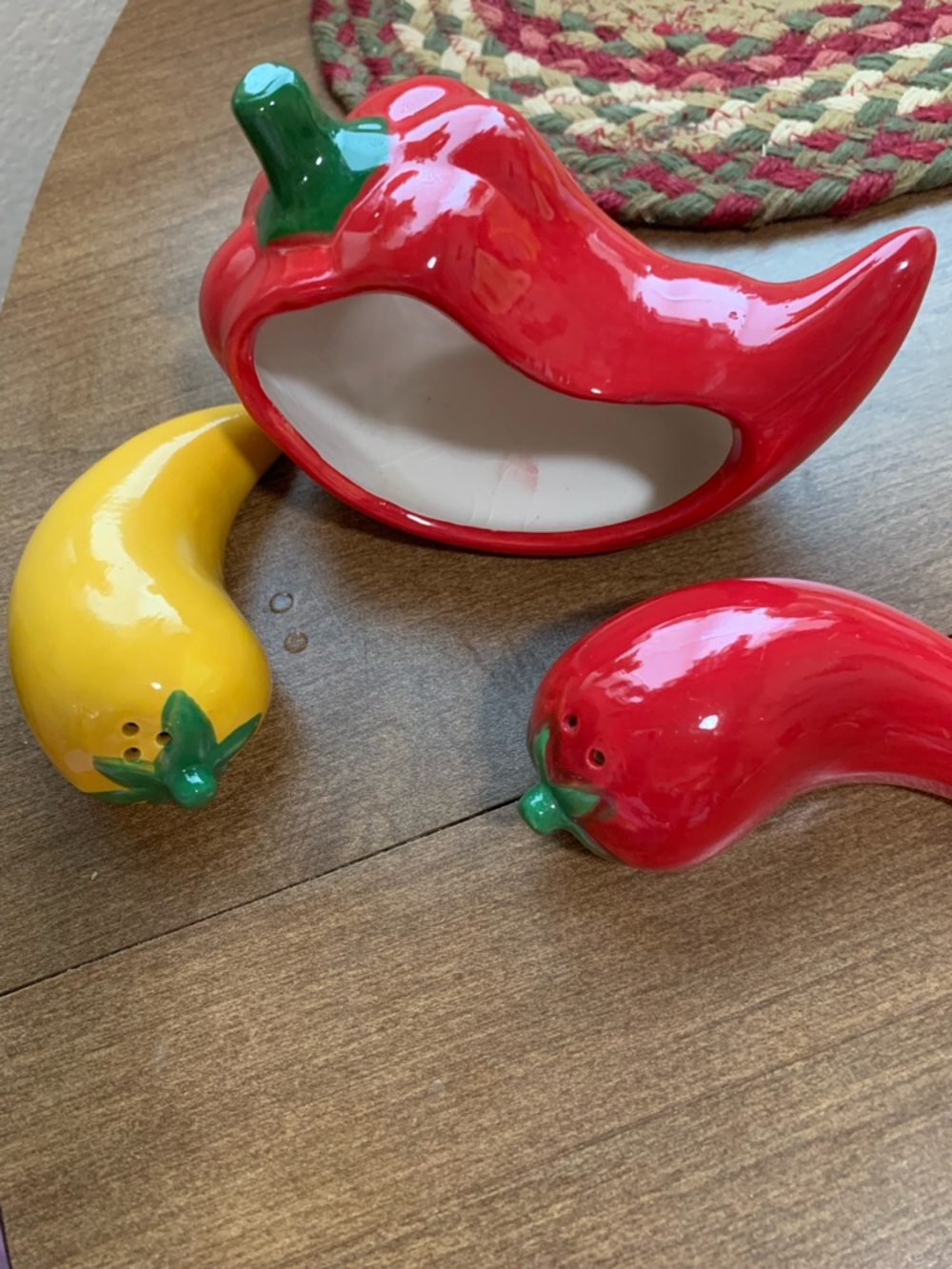 Ceramic Chili Pepper Serving Set - Red & Yellow